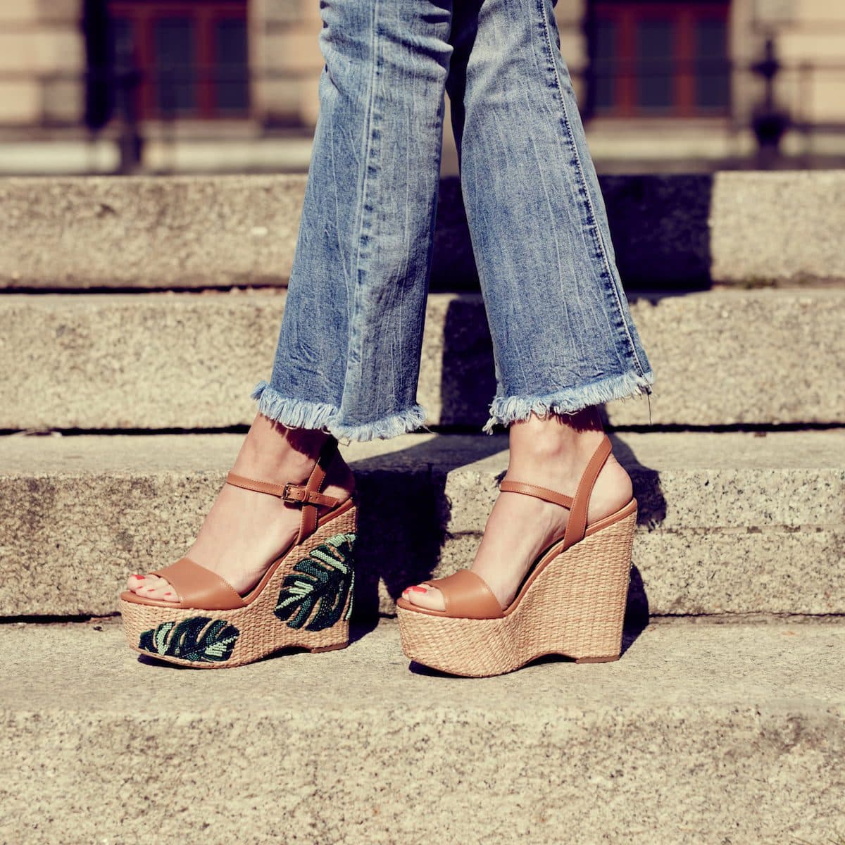 Buty na koturnie wracają w najlepszym stylu!