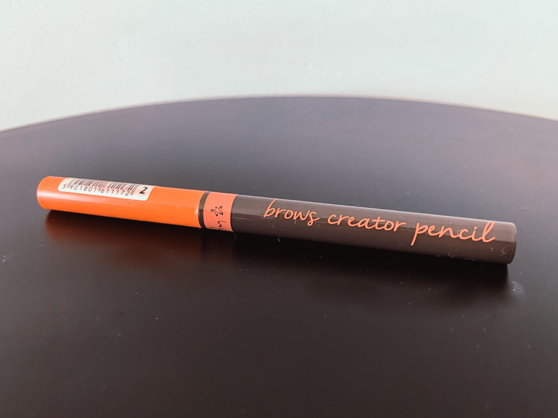 Wodoodporna kredka do stylizacji brwi Lovely