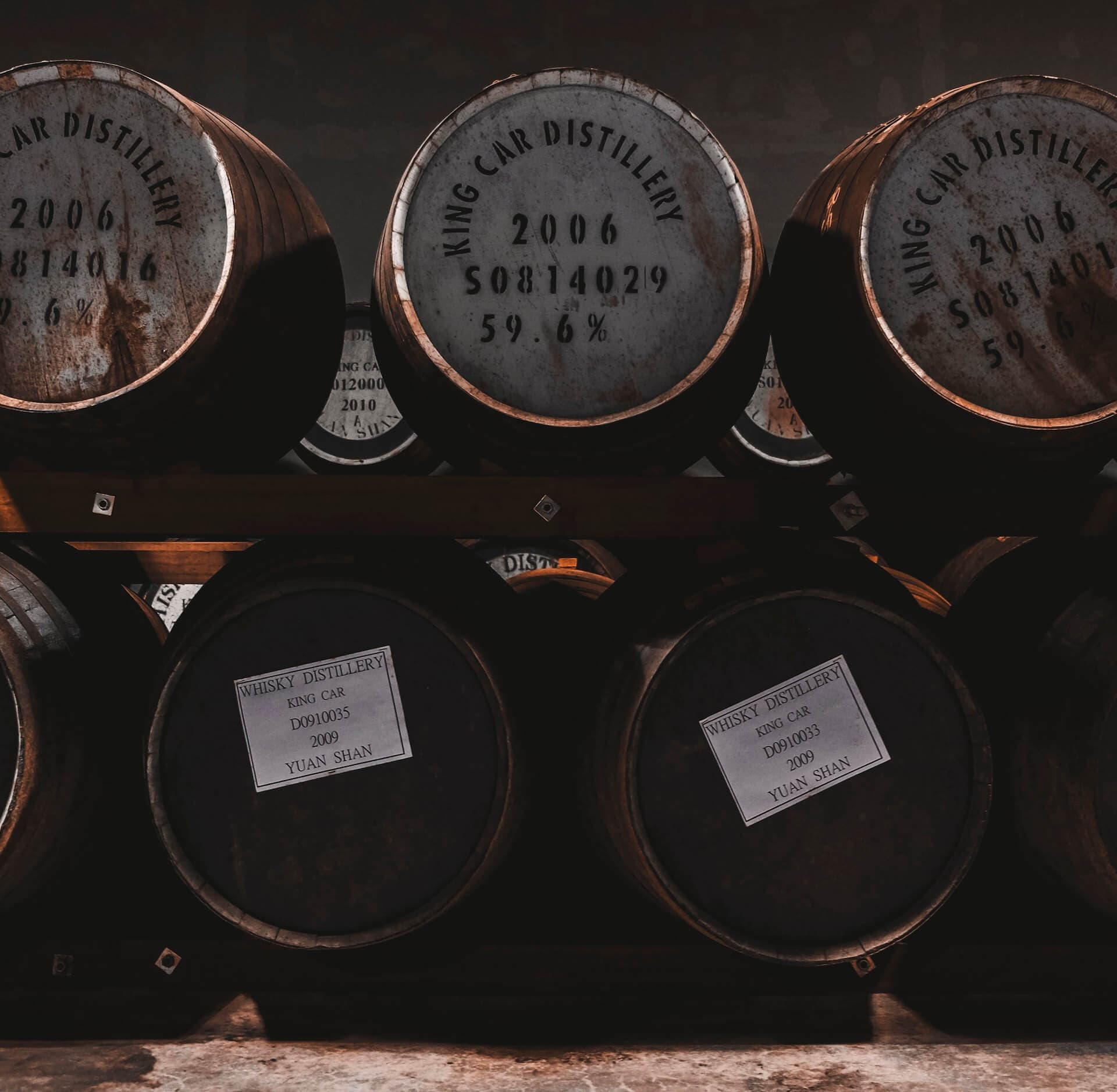 Rodzaje whisky - beczki z whisky