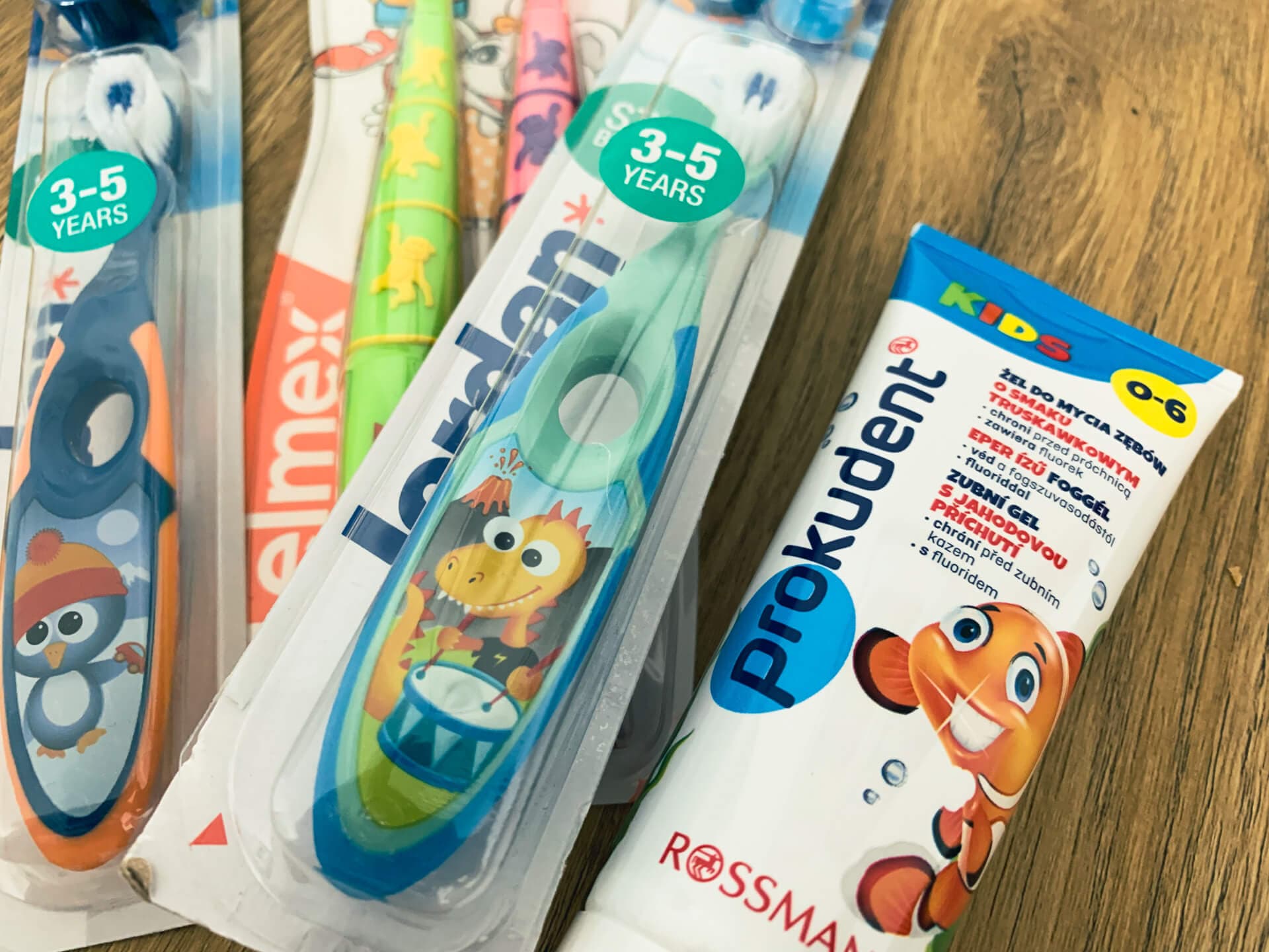 Pasty i szczoteczki dla dzieci - jak dbać o zęby 4 latka Prokurent Kids i Elmex