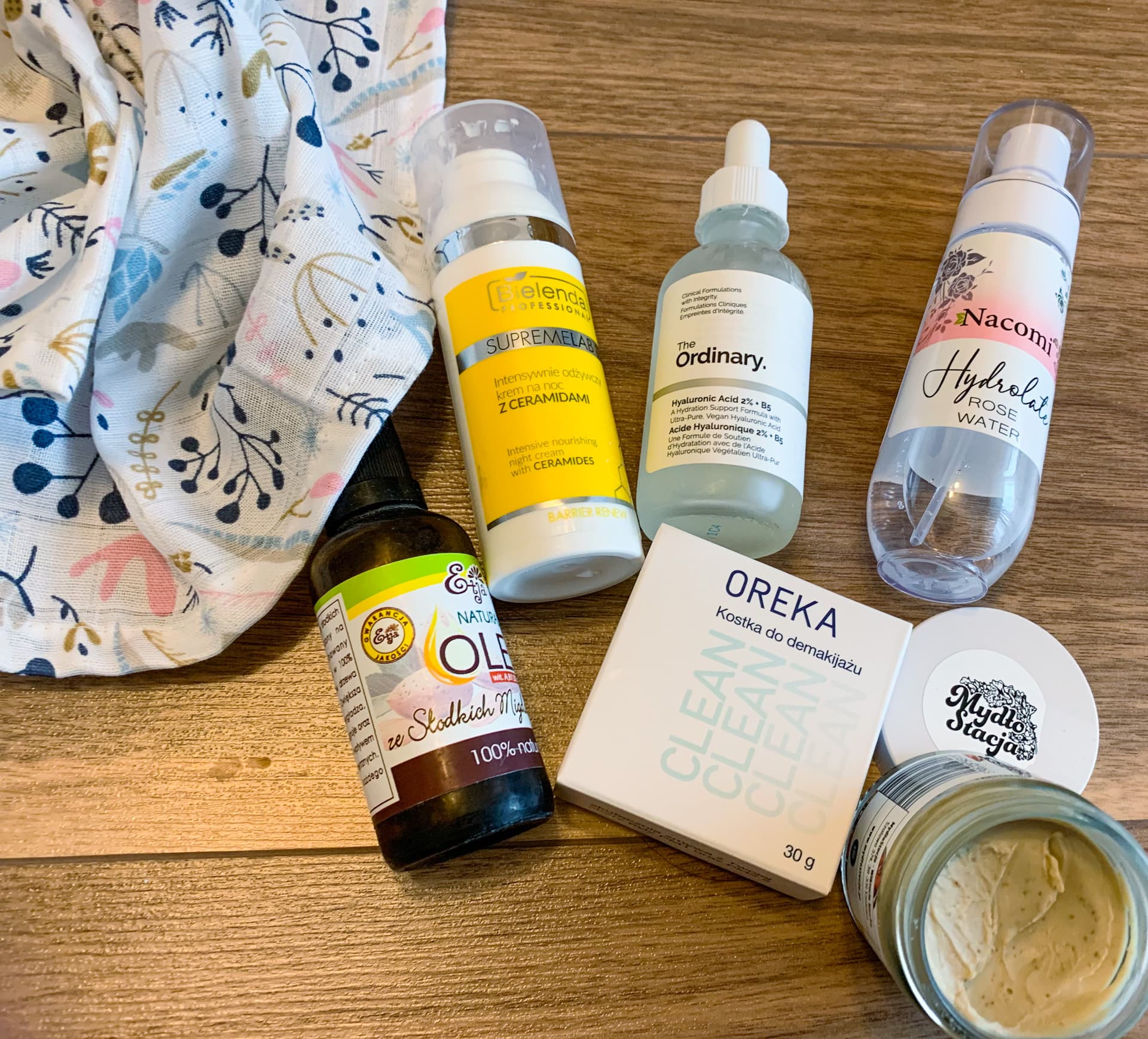  Jak dbać o płaszcz hydrolipidowy skóry twarzy?