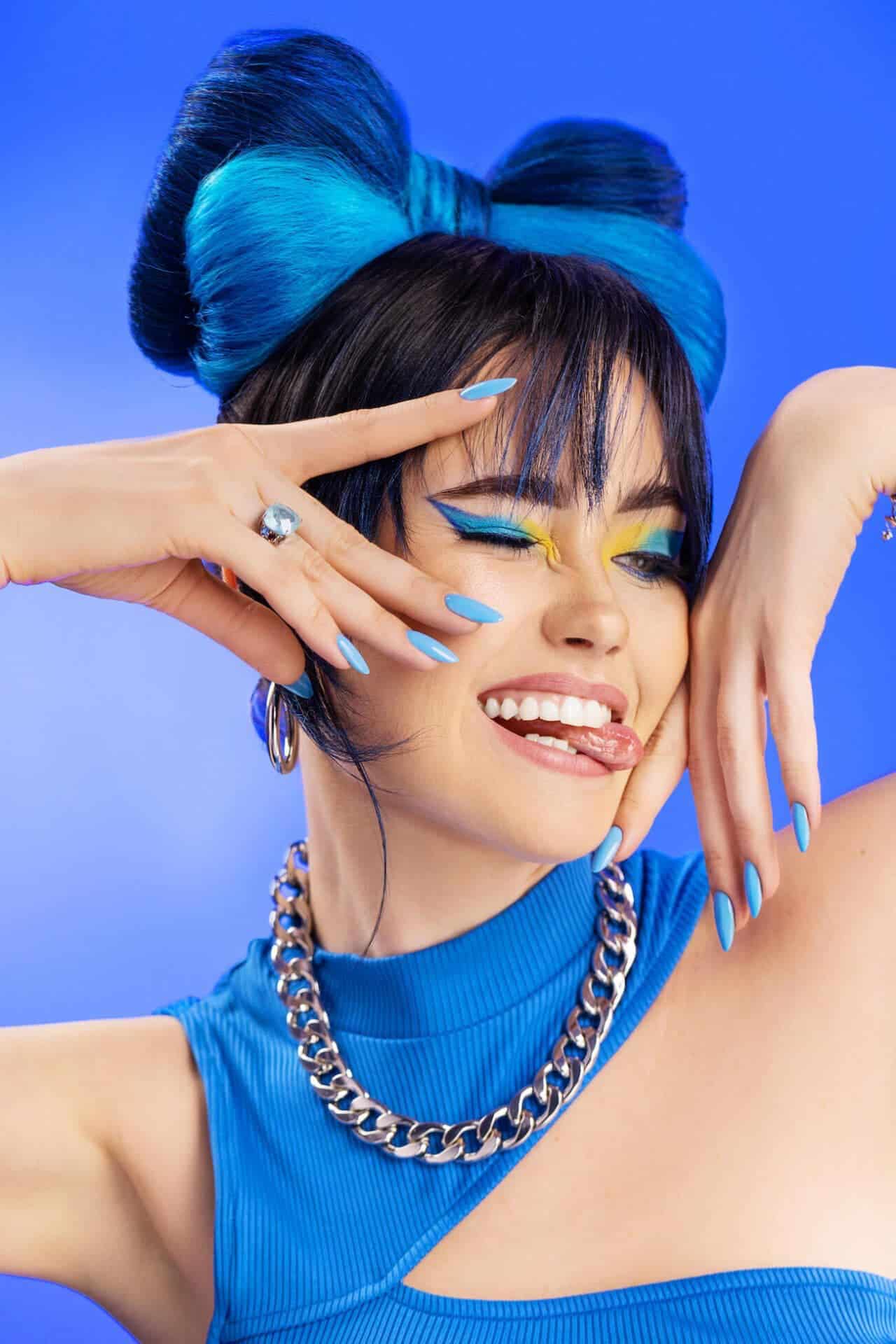 Już jest! Nowa kolekcja ANIME Vibe od marki Victoria Vynn. To osiem niezwykłych i intensywnych kolorów z serii Gel Polish, które sprawią, że każda kobieta oszaleje na ich punkcie!