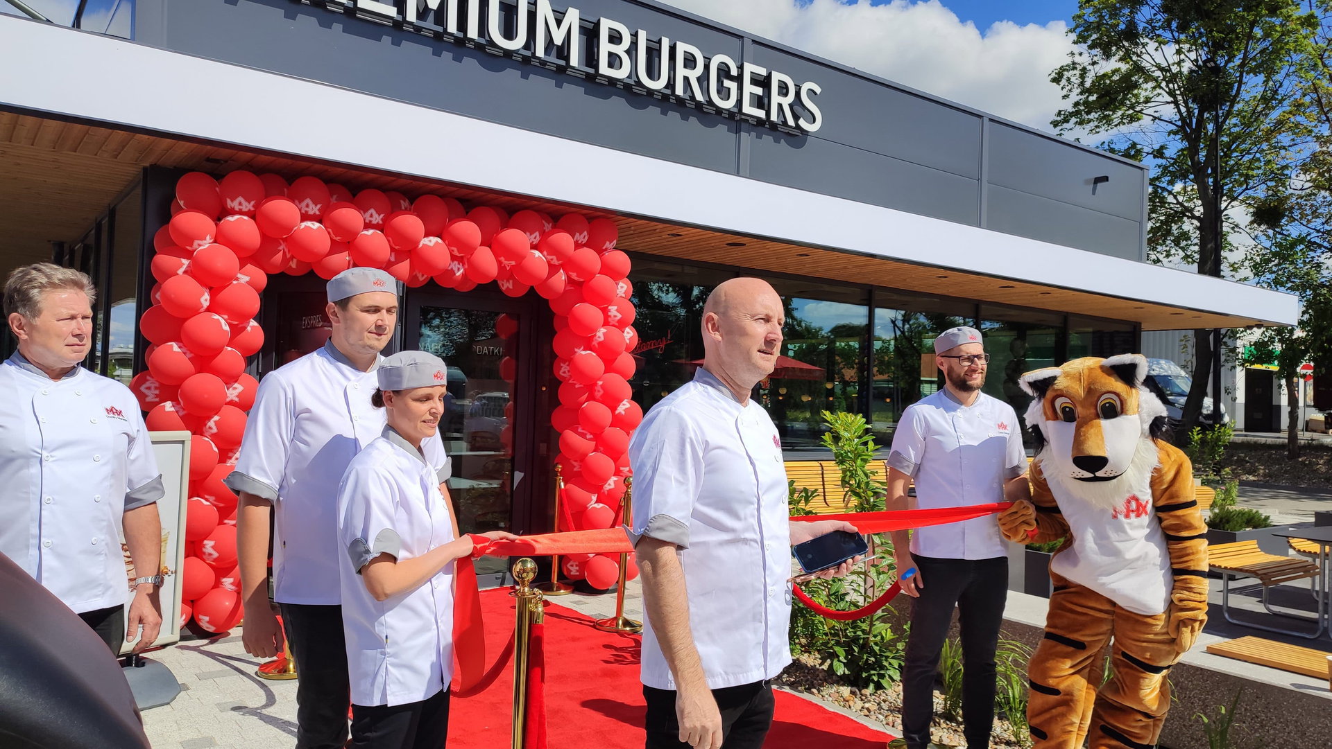 Druga restauracja MAX Premium Burgers w Poznaniu już otwarta! Druga restauracja MAX Premium Burgers w Poznaniu już otwarta!
