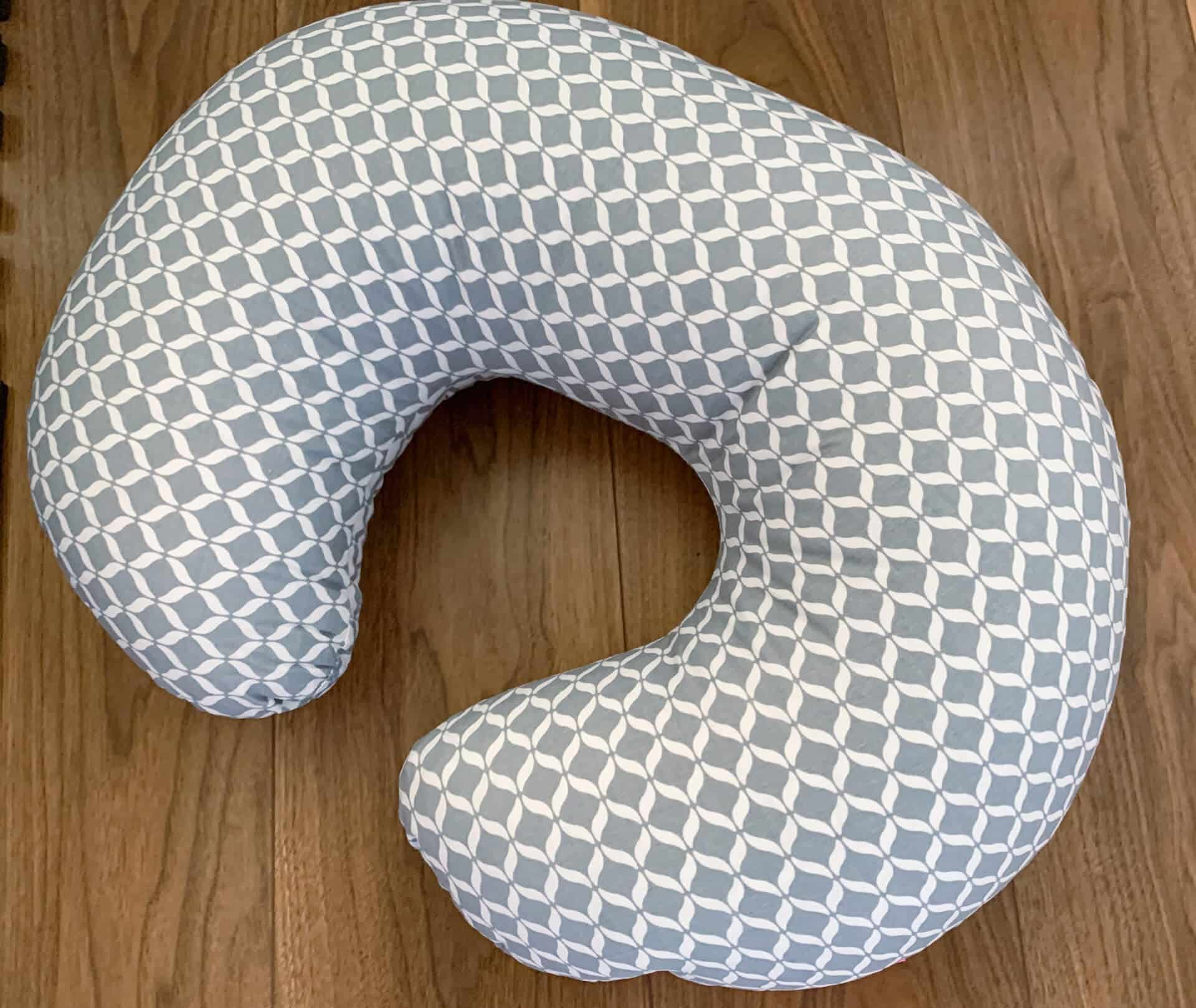 Poduszka do karmienia - przydatny gadżet dla karmiących mam Poduszka do karmienia