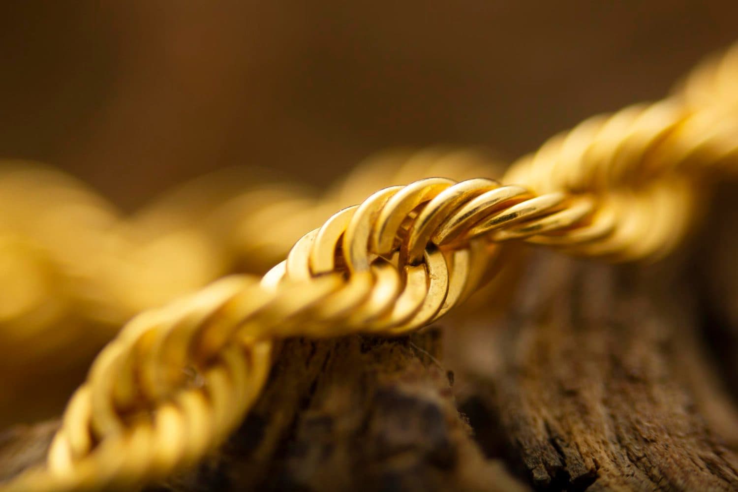 Jak rozpoznać czy złoty łańcuszek jest naprawdę złoty?