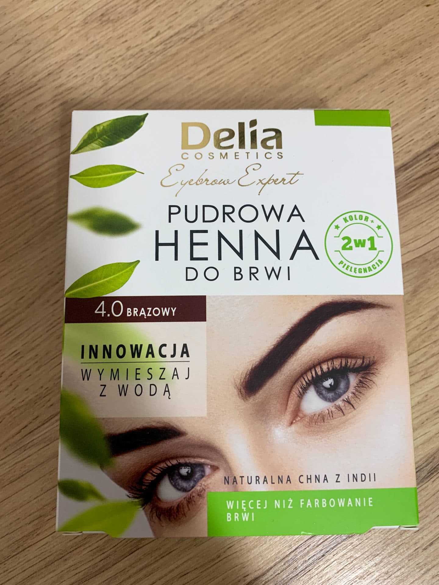 Henna brwi w domu - jak ją zrobić? Delia - Pudrowa henna brwi