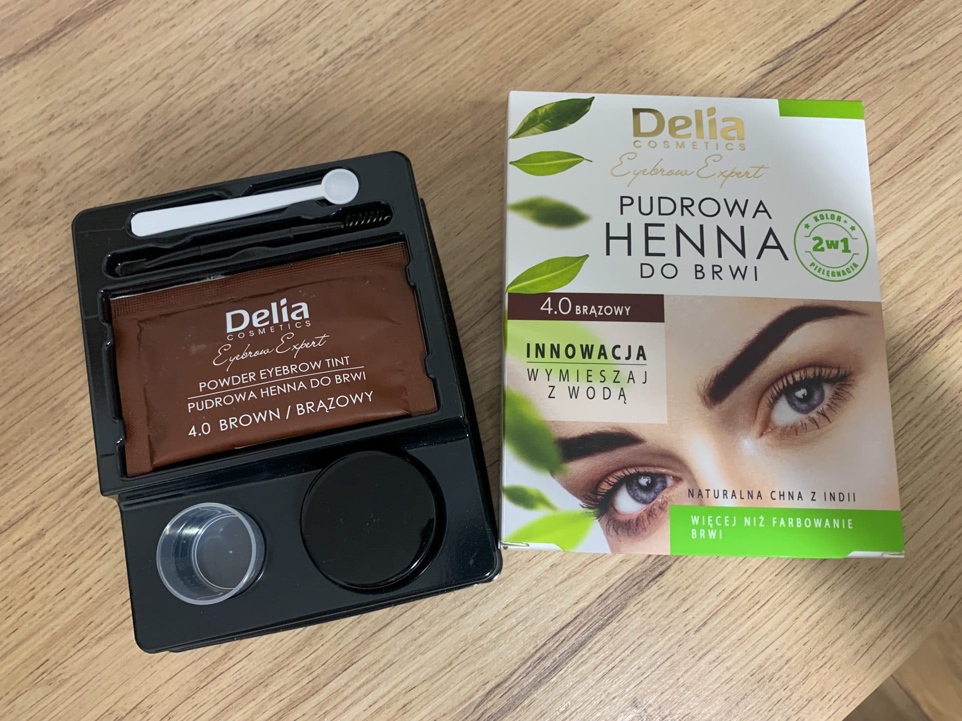 Henna brwi w domu - jak ją zrobić? Delia - Pudrowa henna brwi