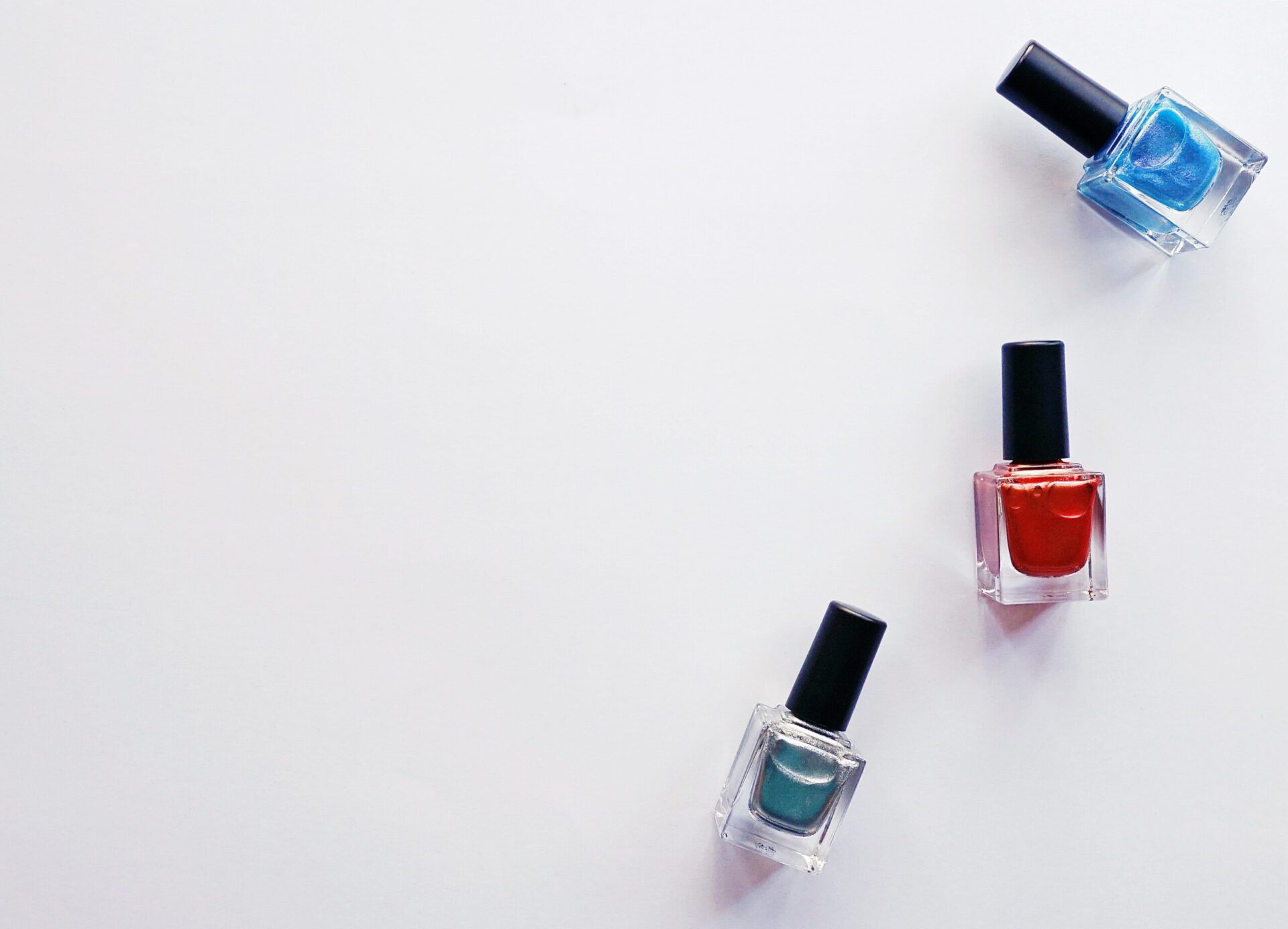 Kroki do idealnego manicure w domu: jak zadbać o swoje paznokcie?