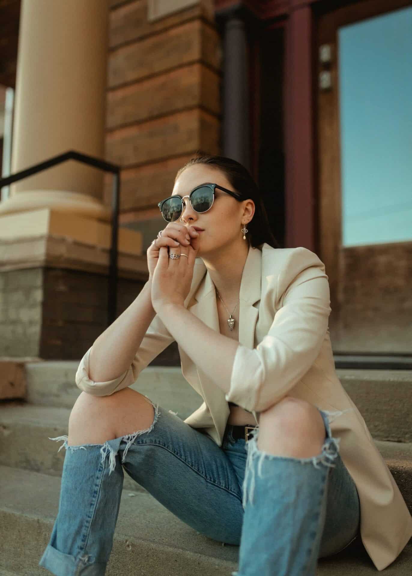 Podstawowe elementy garderoby kapsułowej dla niewymuszonej elegancji