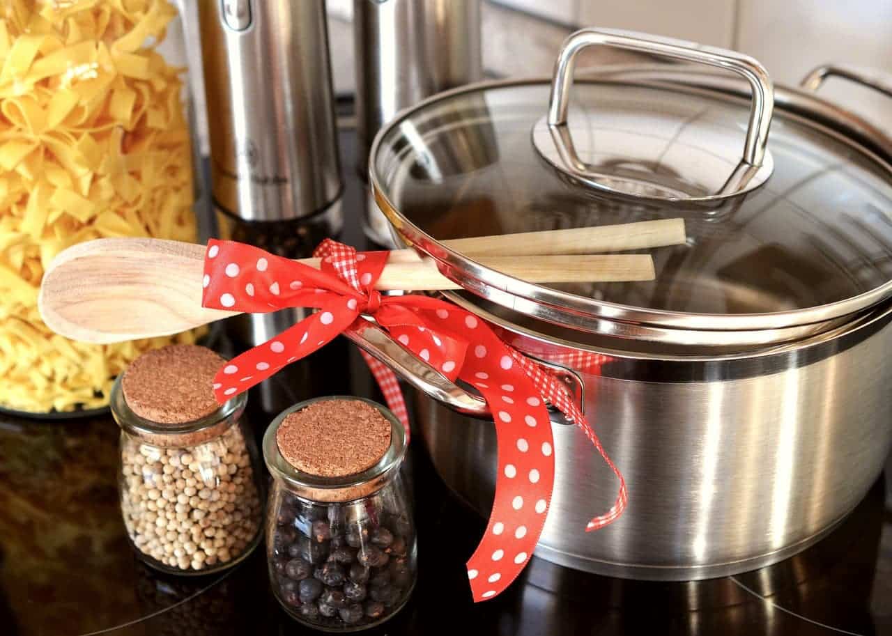 Sekrety zdrowego gotowania - jakie znaczenie mają naczynia, których używamy