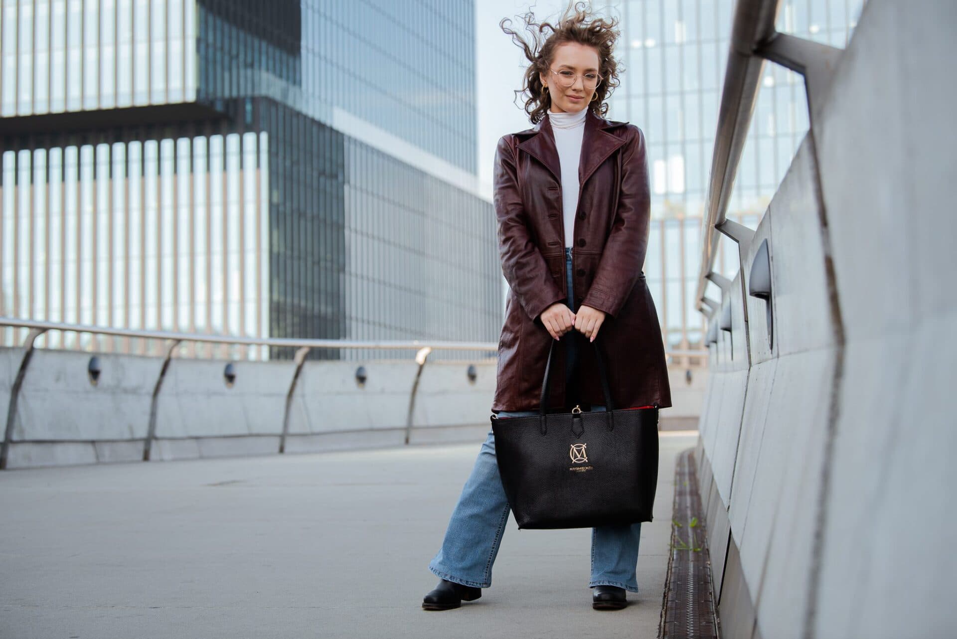 Duża torebka damska, czyli jak podejść do tego modowego wyzwania?