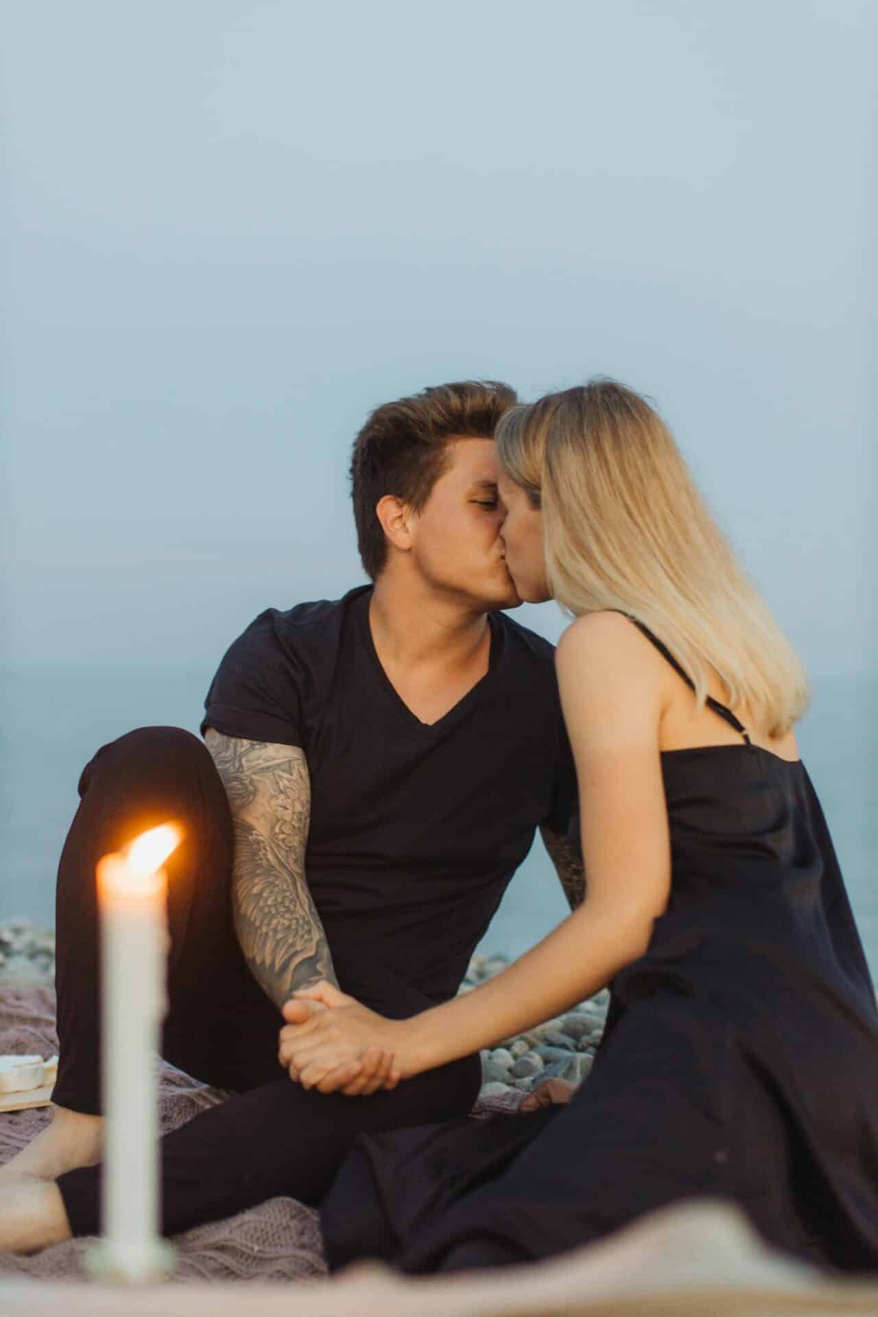 Jak znaleźć partnera na ONS na Tinderze?