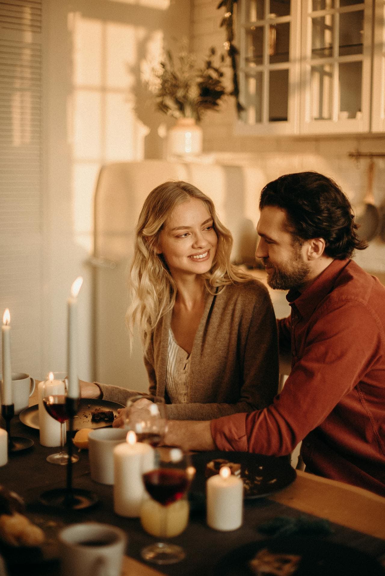 Idealny makijaż na randkę z mężem – porady i inspiracje