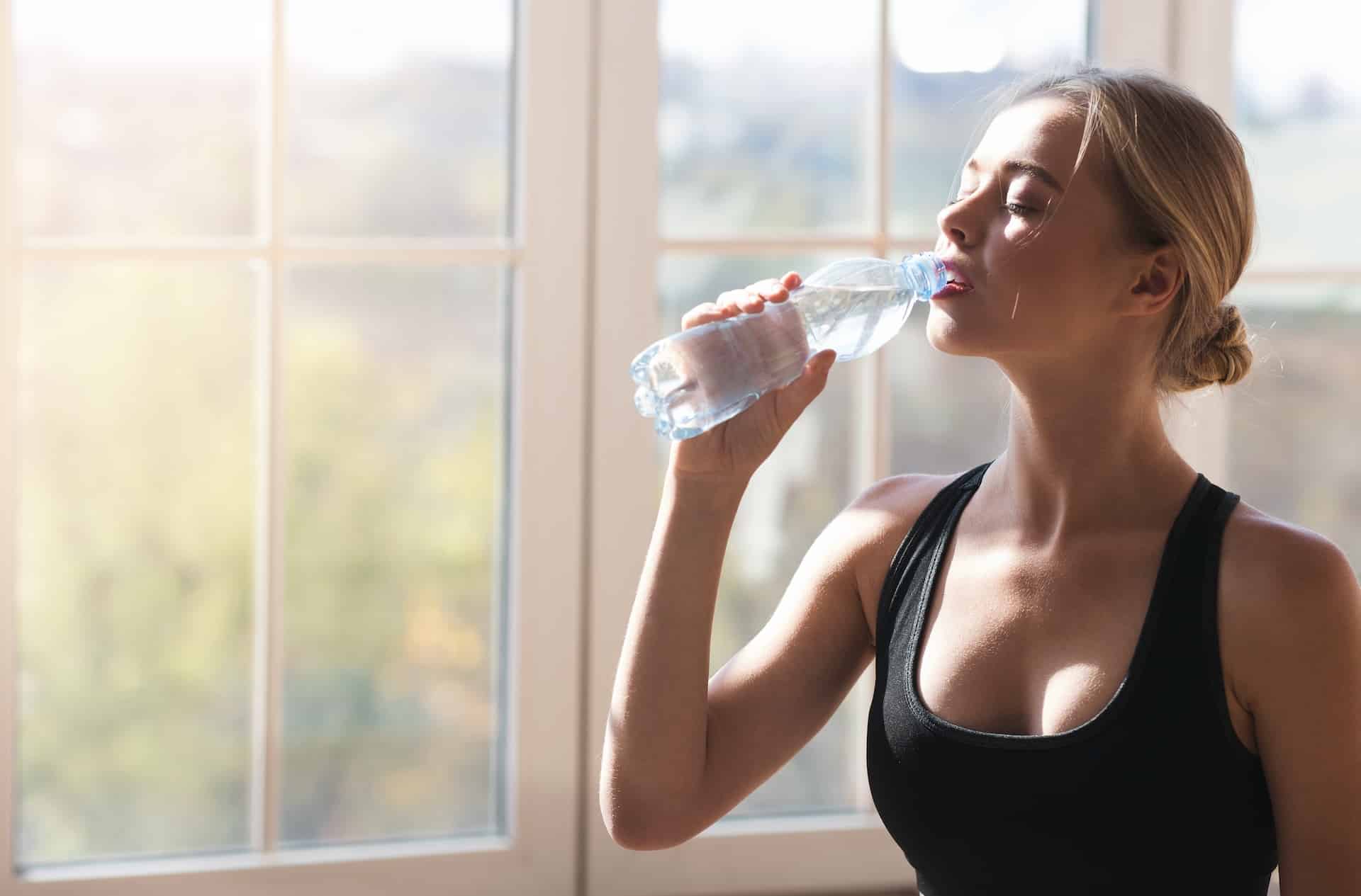 10 kroków do zdrowia i witalności – jak zadbać o ciało i umysł każdego dnia Nawadnianie organizmu