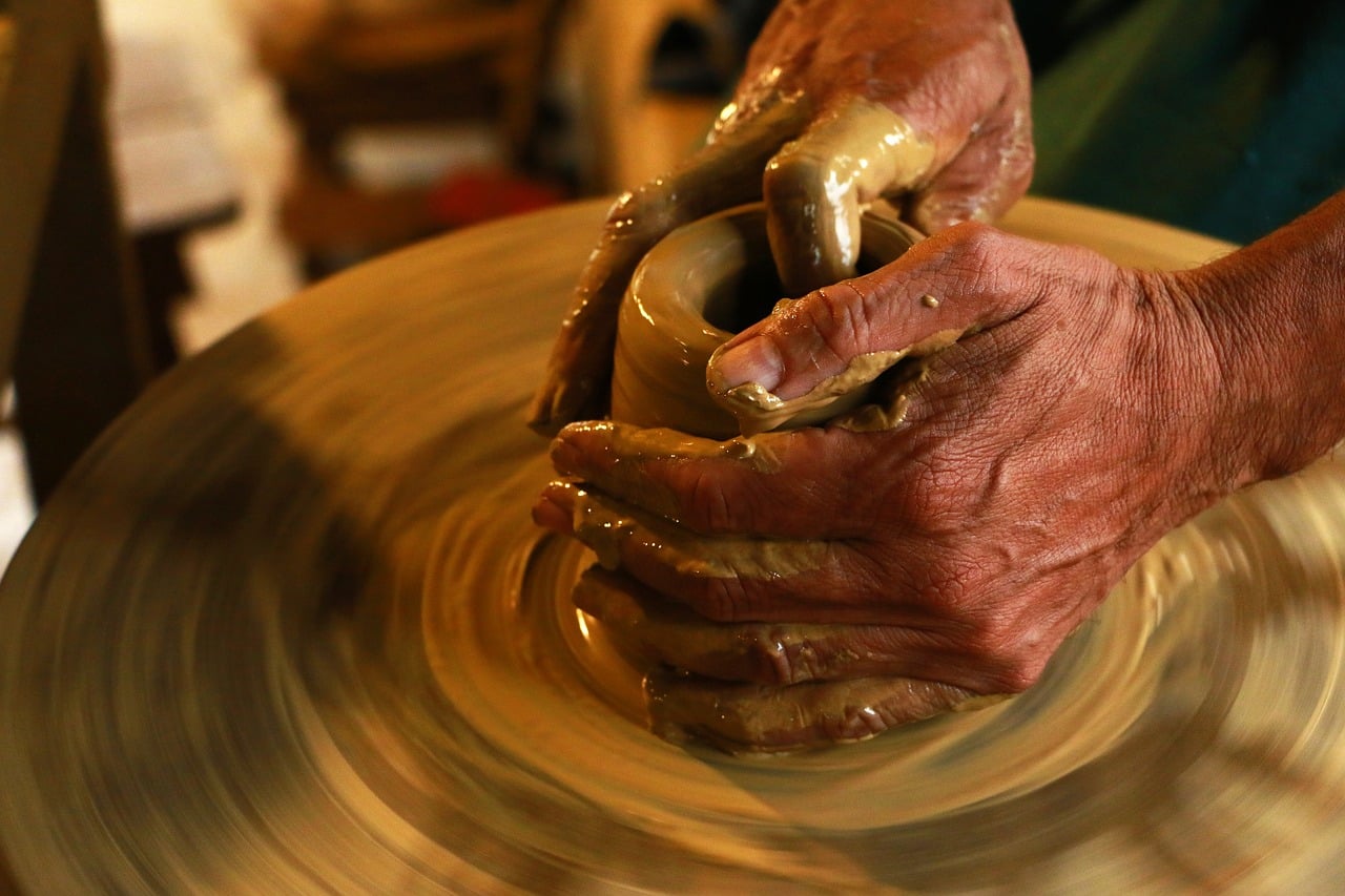 Ceramika handmade – sztuka, która wzbogaca wnętrza