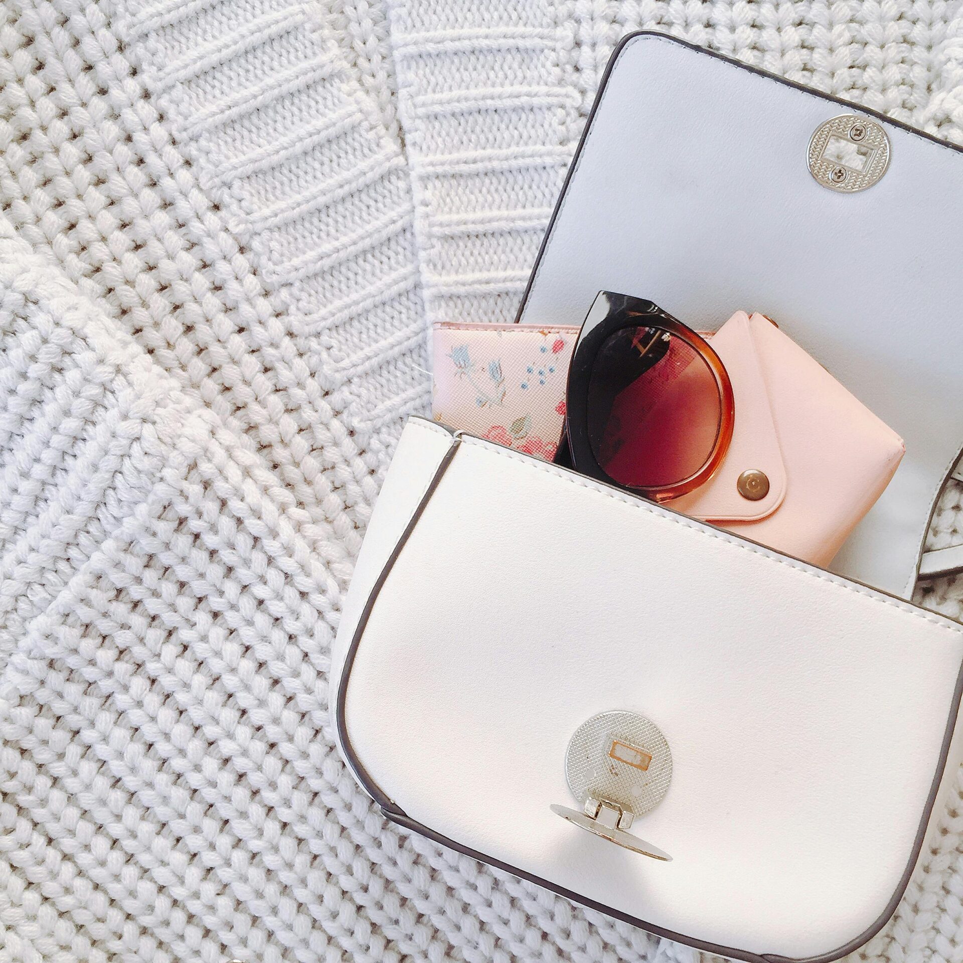 Wiosenna szafa z duszą – jak wprowadzić lekkość i świeżość do codziennych stylizacji Wiosenna szafa z duszą – jak wprowadzić lekkość i świeżość do codziennych stylizacji