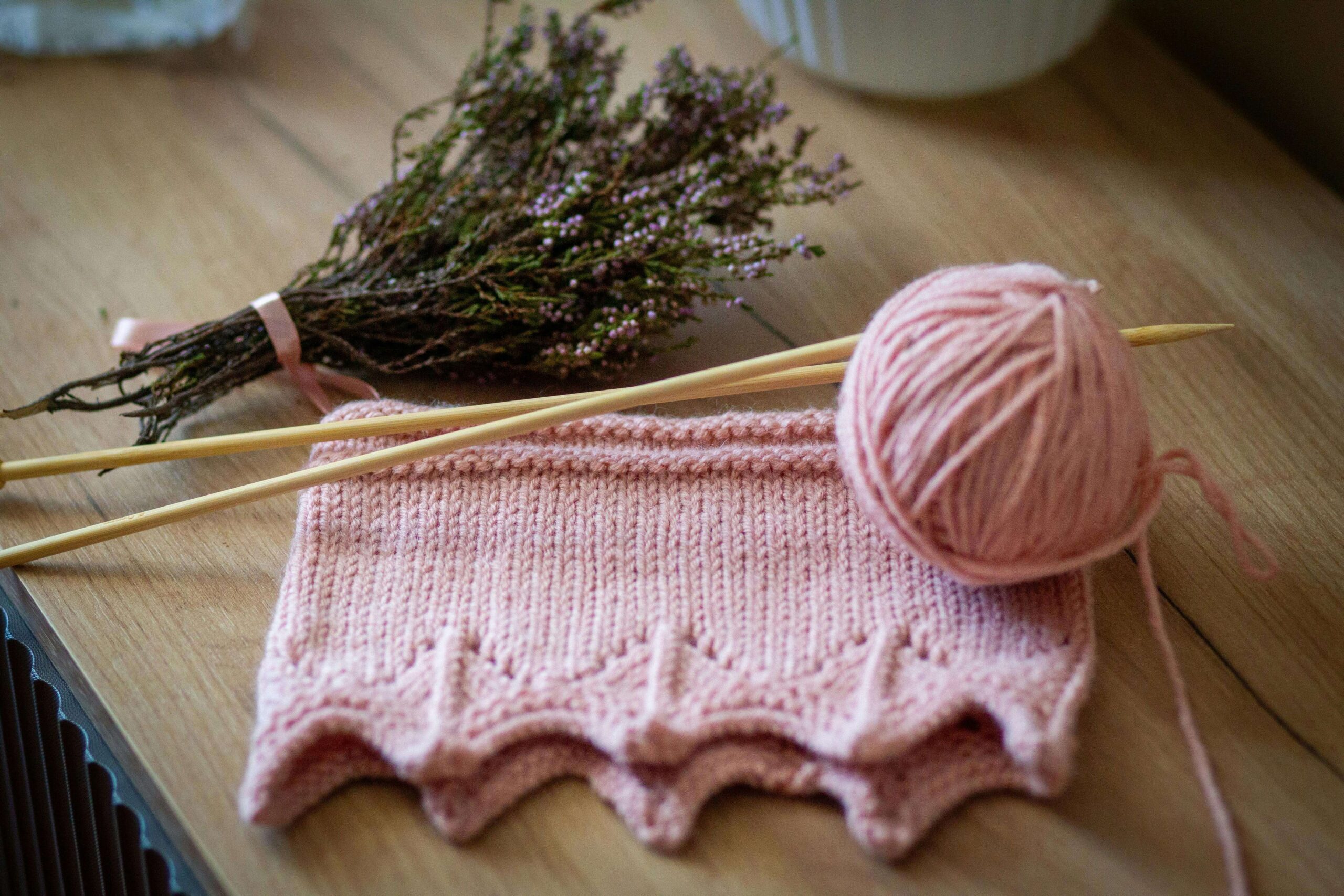 Motki z bawełny organicznej – dlaczego warto wybrać naturalną włóczkę?