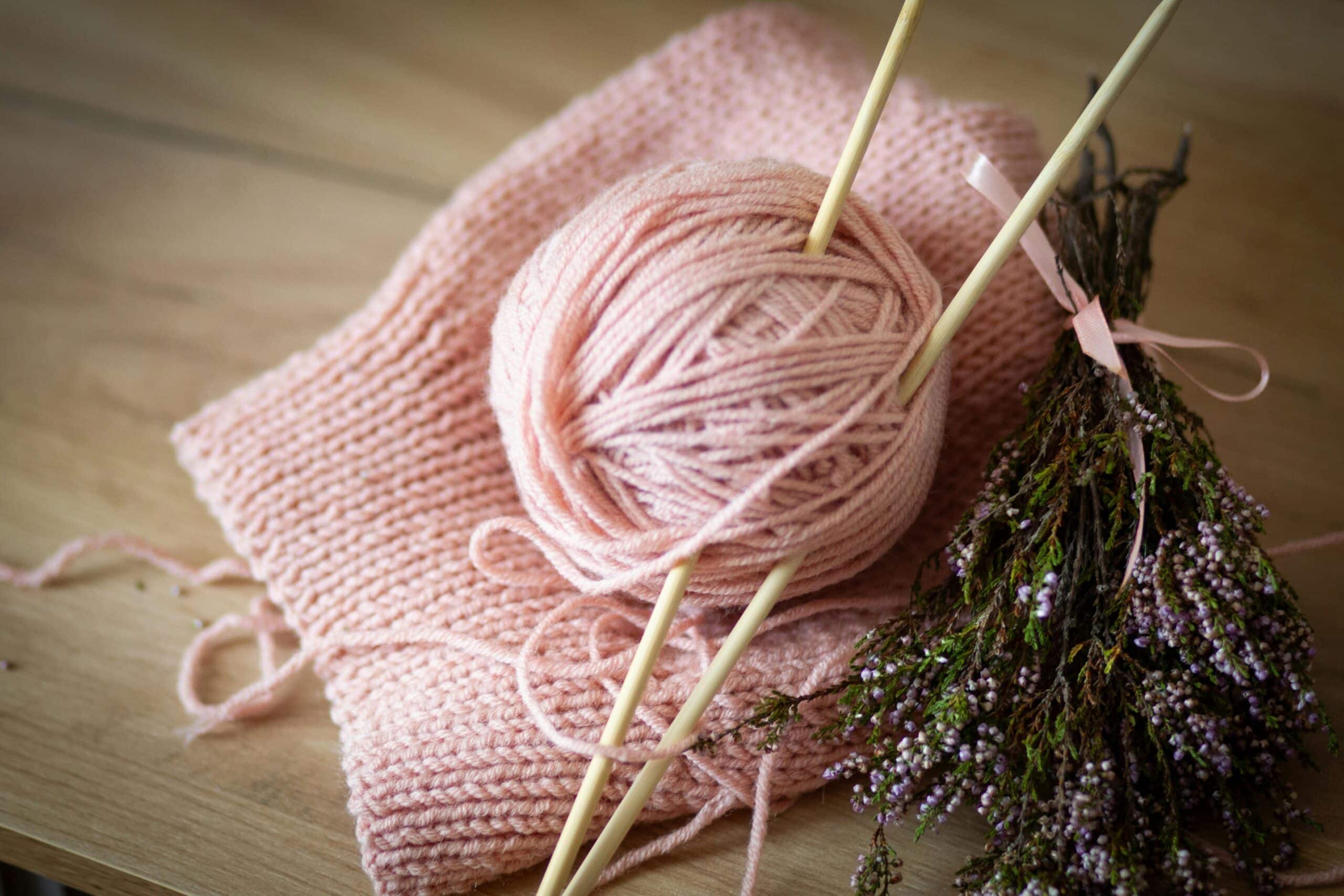 Najpiękniejsze chusty i szale handmade – inspiracje na chłodne dni