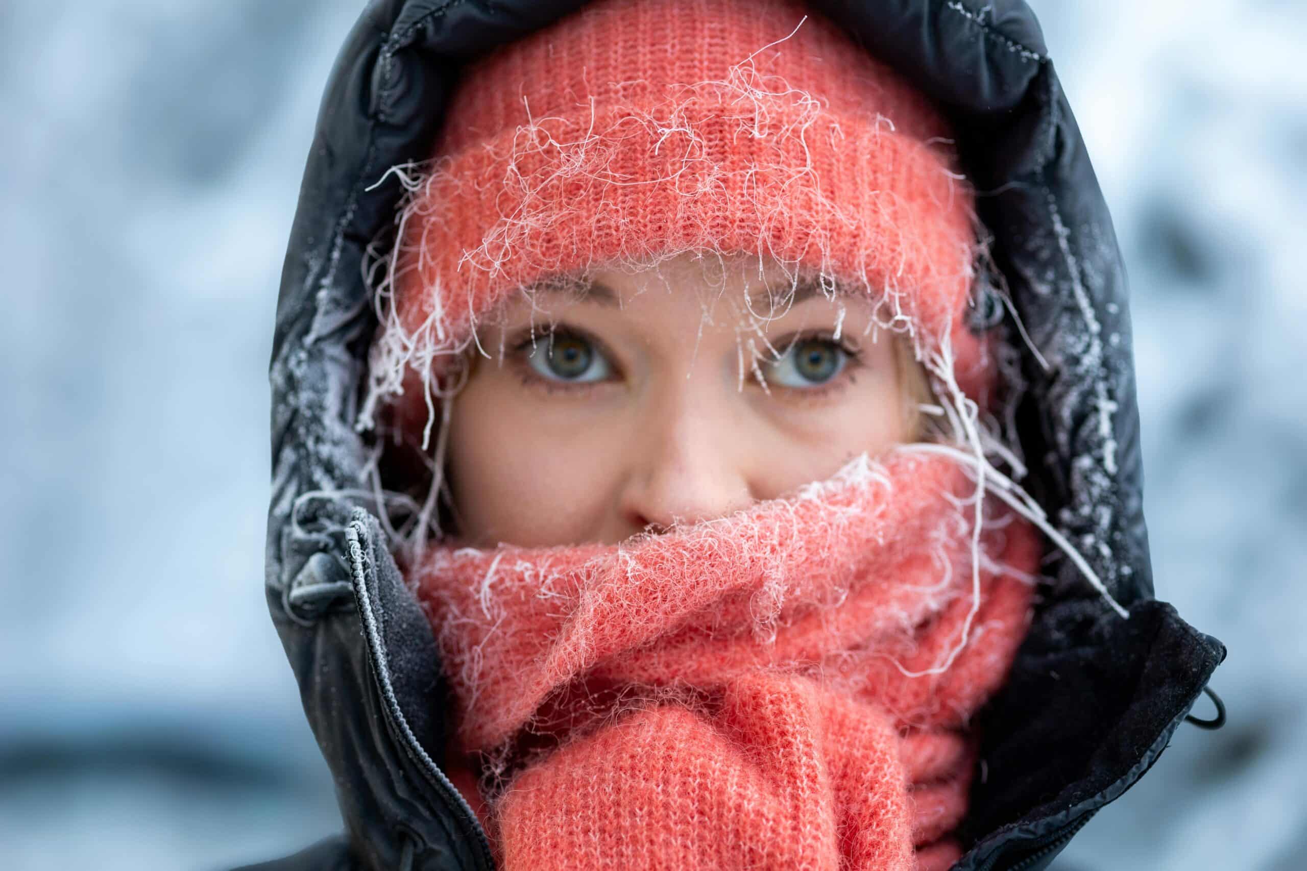 Makijaż oczu na zimowe wieczory — elegancki, trwały i efektowny