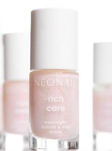 Pielęgnacyjny manicure z efektem glow od NEONAIL 