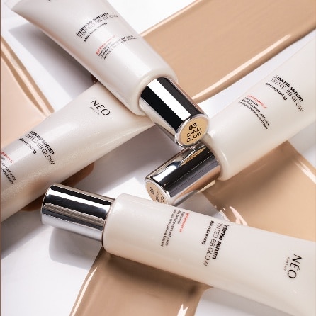 Lato w wersji glow z NEO MAKE UP - naturalnie promienna skóra i perfekcyjnie podkreślone usta w duecie idealnym na wakacje